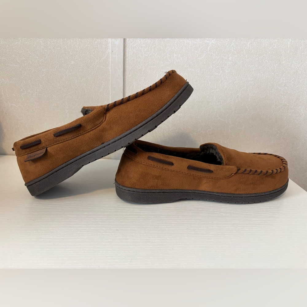 Dearfoams | Mens Tan Suede Loafers
| Size 7-8 - Picture 6 of 6